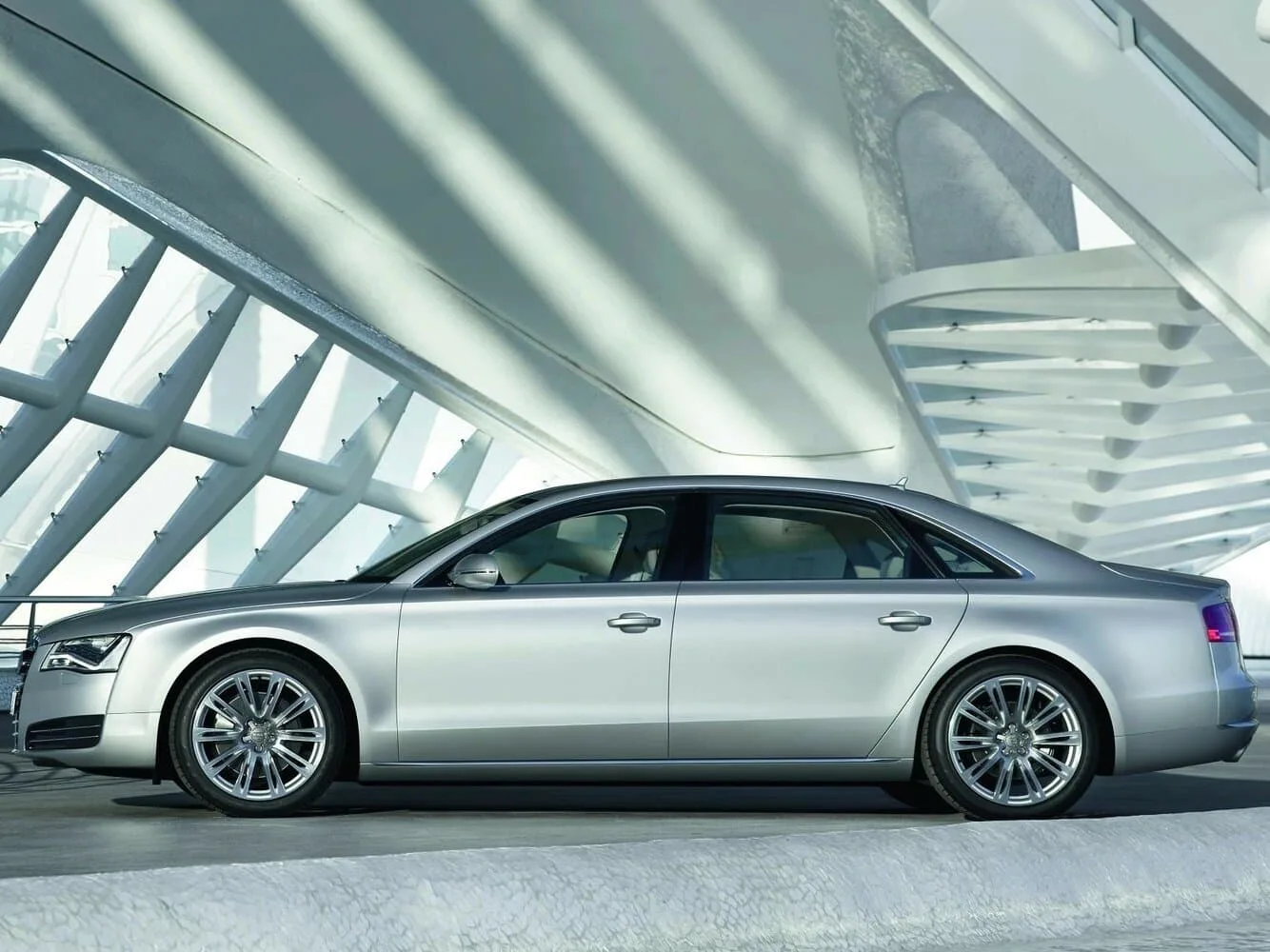 Audi A8 III — фото 3