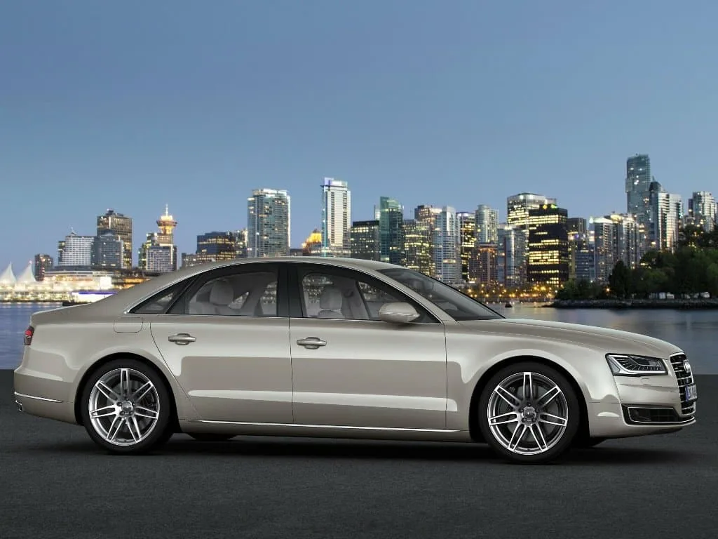 Audi A8 III — фото 2