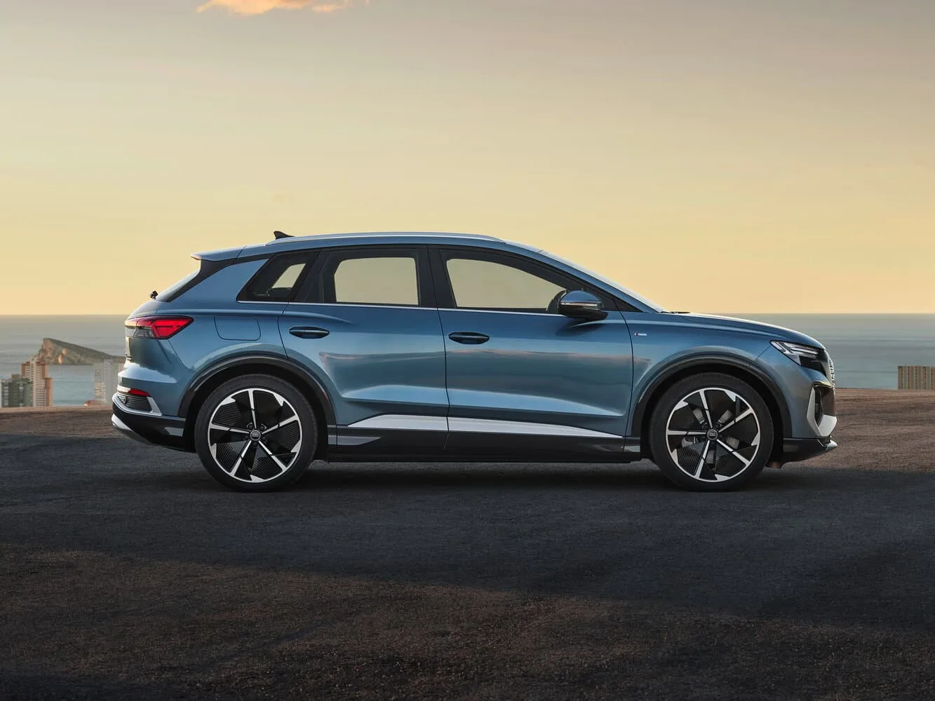Audi Q4 e-tron 2021 — 2026 — фото 3