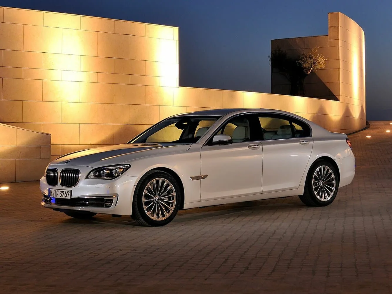 BMW 7 серии V