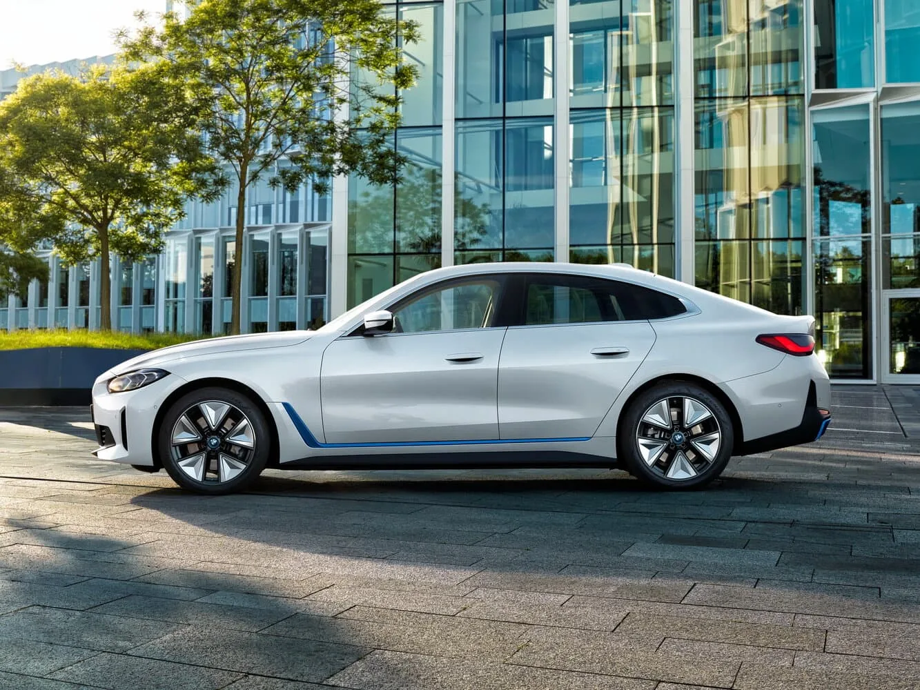 BMW i4 G26 — фото 3