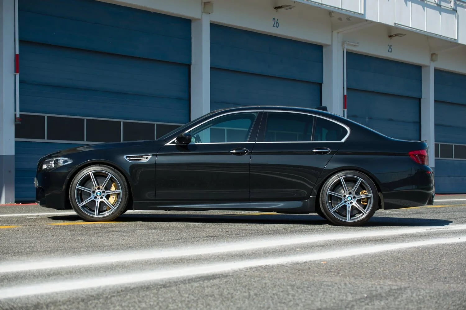 BMW M5 V — фото 3