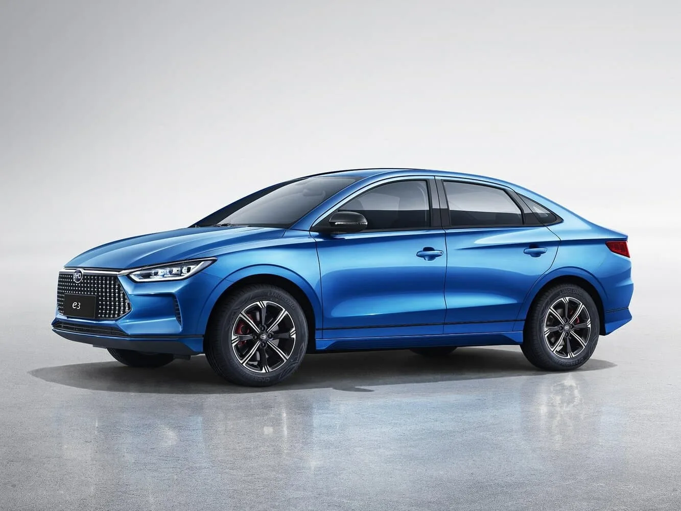 BYD E3 2019 — 2023