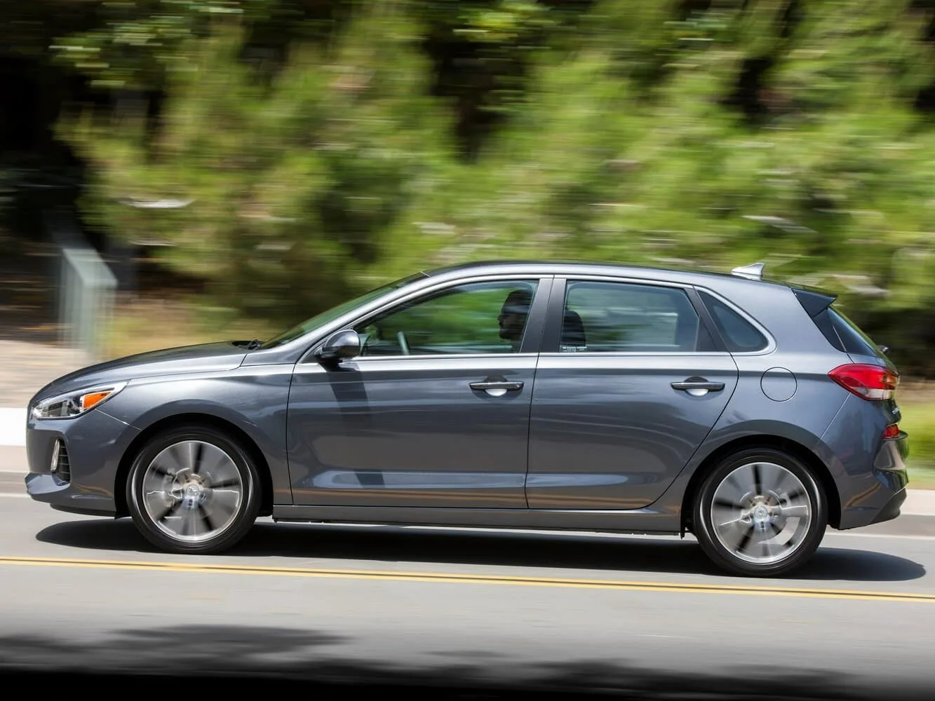 Hyundai Elantra VI — фото 3