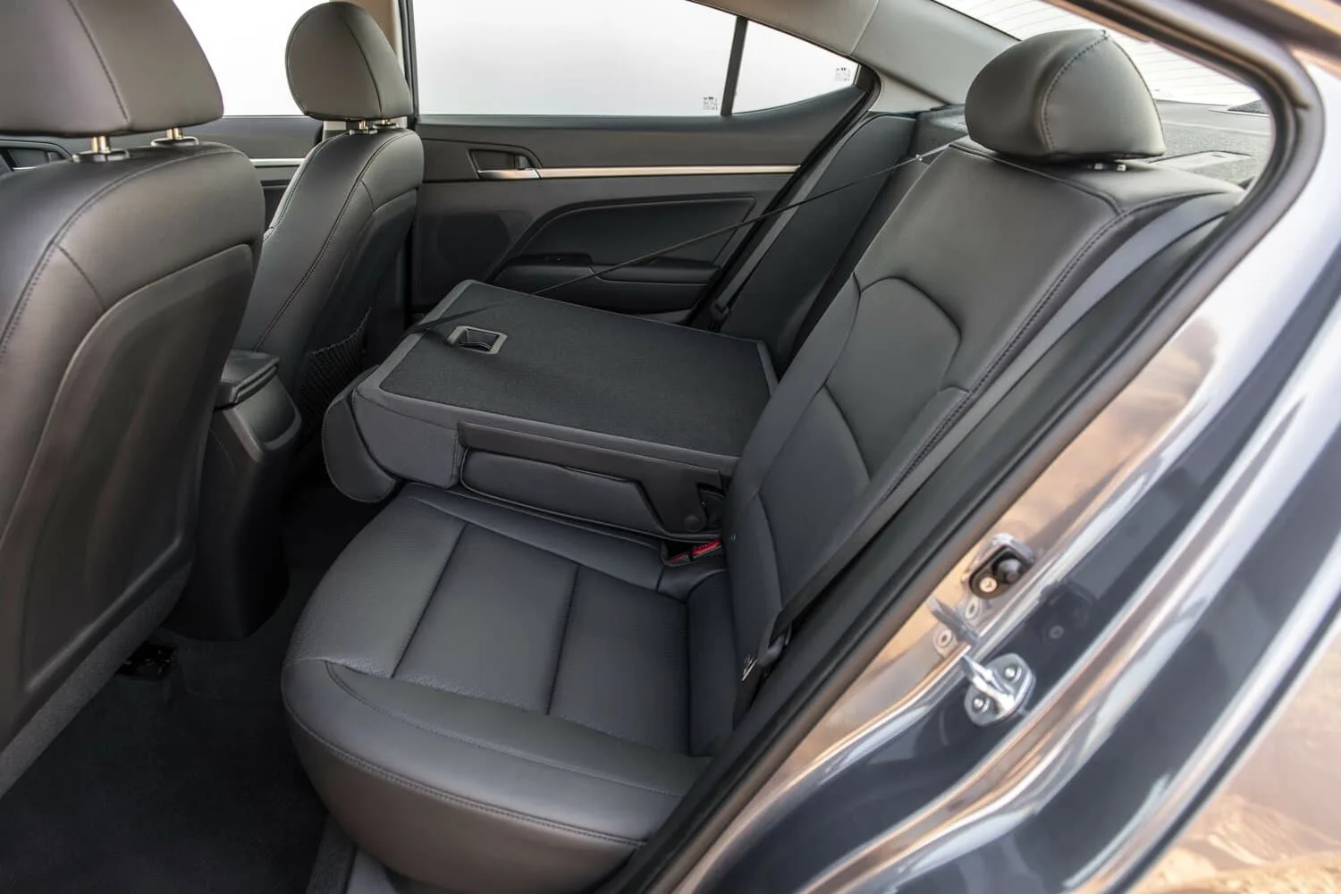 Hyundai Elantra VI — фото 4