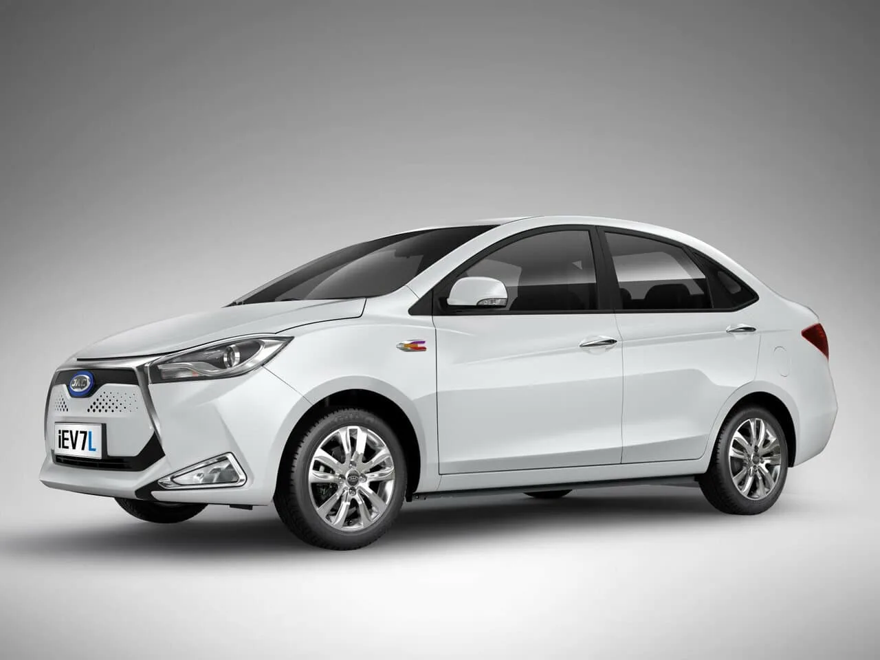 JAC iEV7L I — фото 3