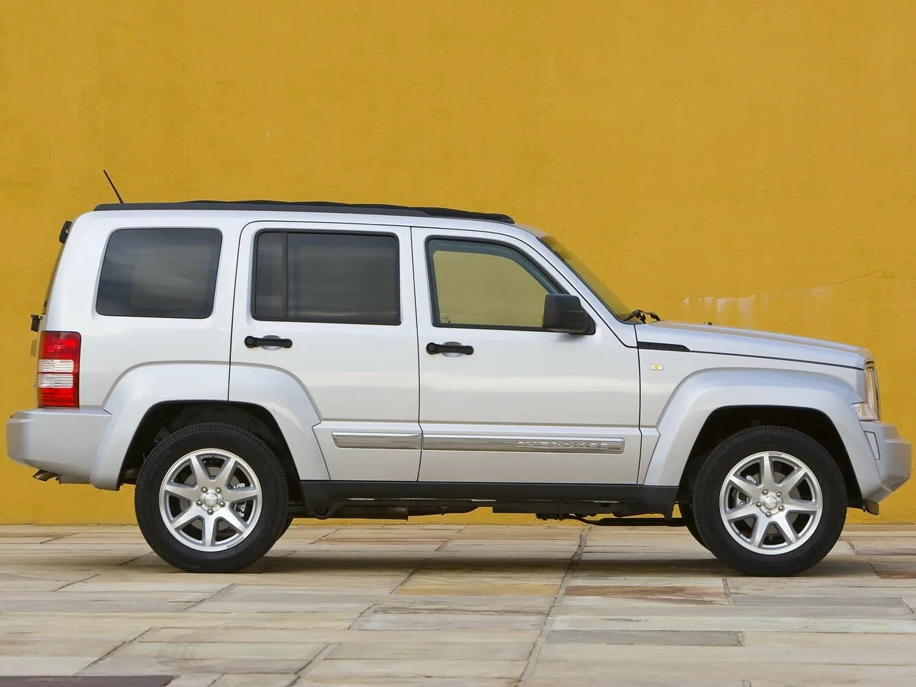 Jeep Cherokee IV — фото 3