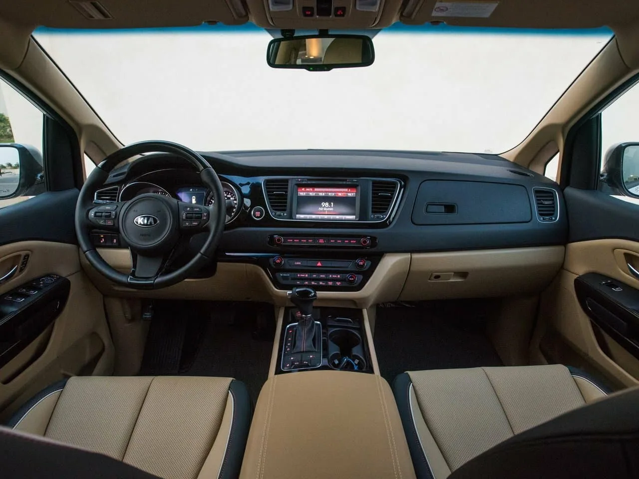 Kia Carnival III — фото 4