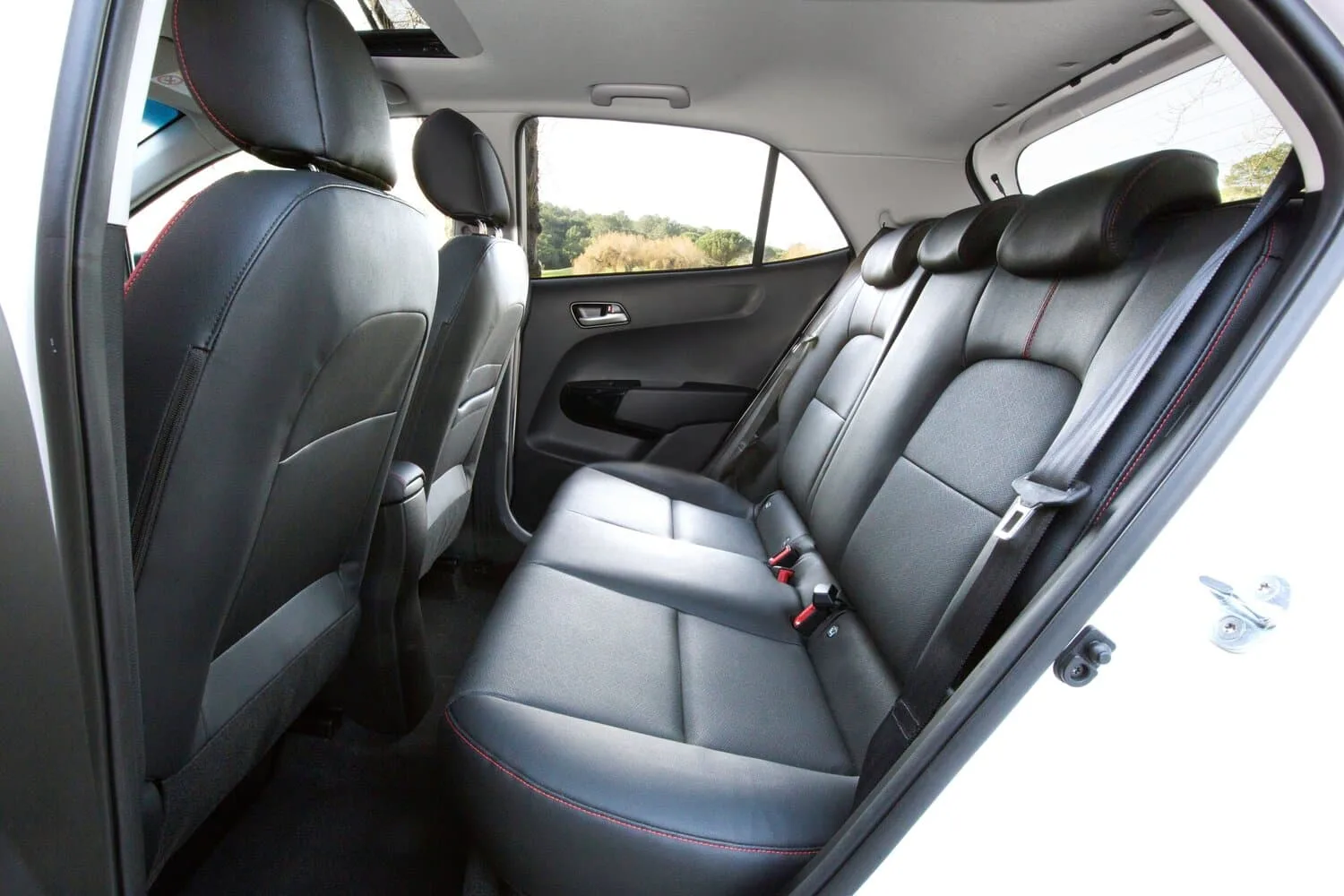Kia Picanto III — фото 6