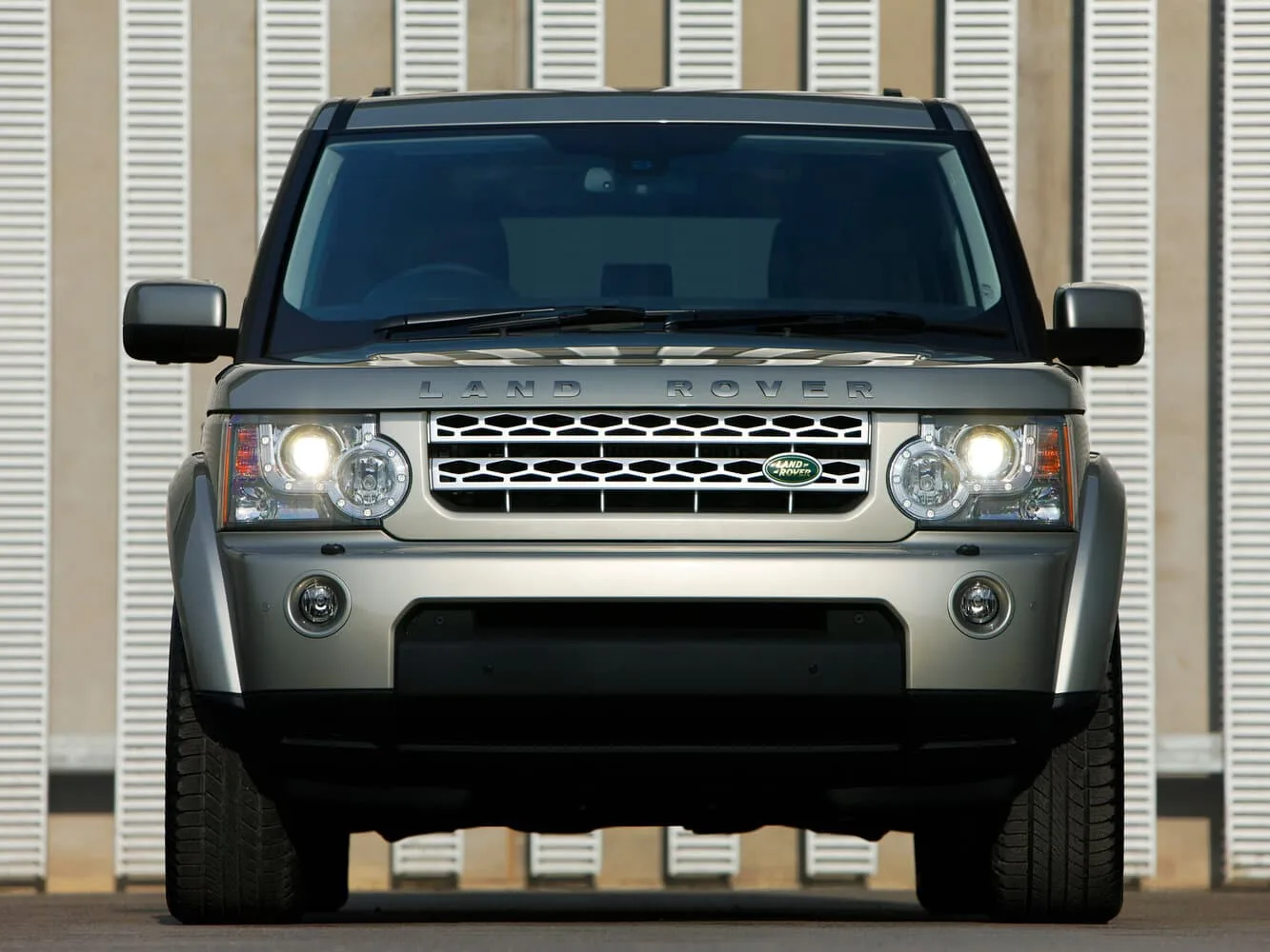Land Rover Discovery IV — фото 2