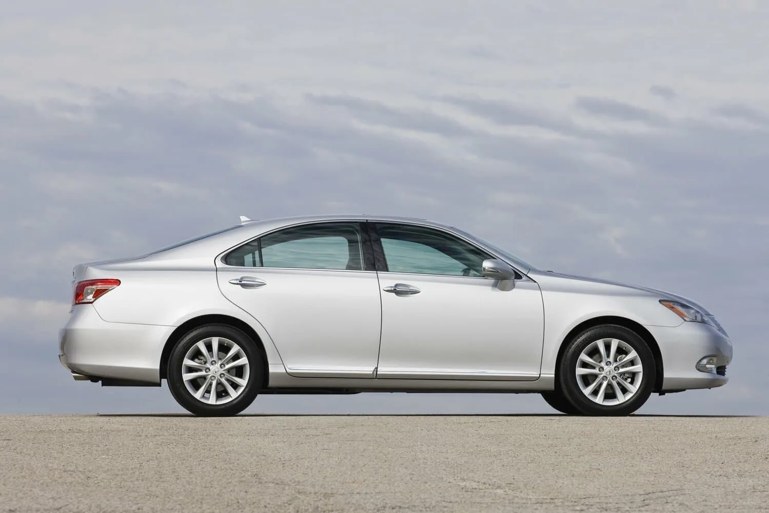 Lexus ES V Рестайлинг — фото 3