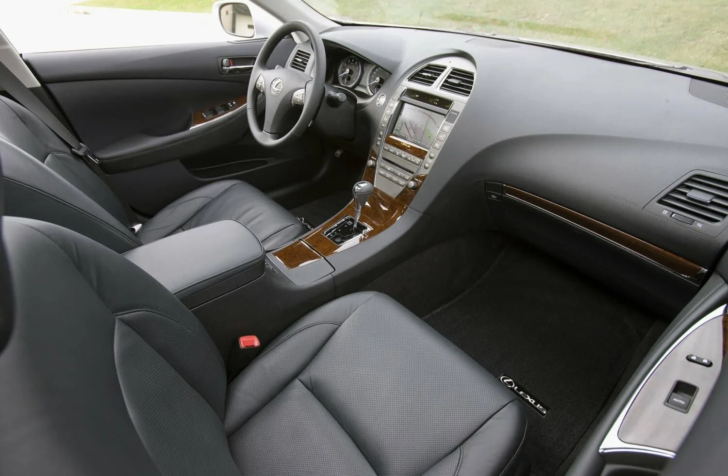 Lexus ES V Рестайлинг — фото 5