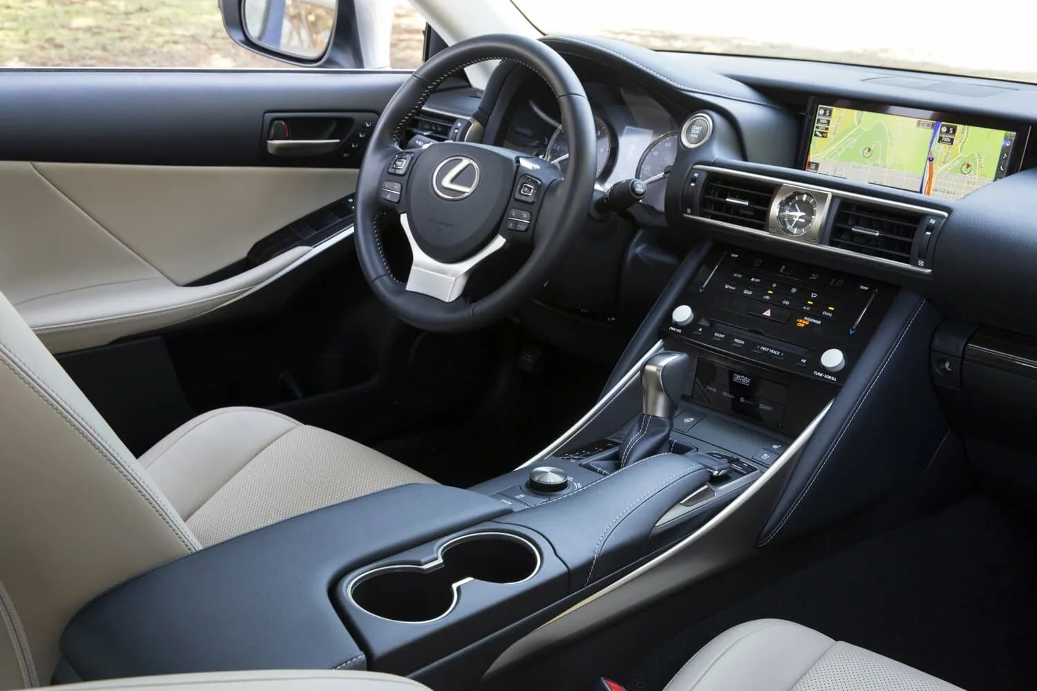 Lexus IS III Рестайлинг — фото 5