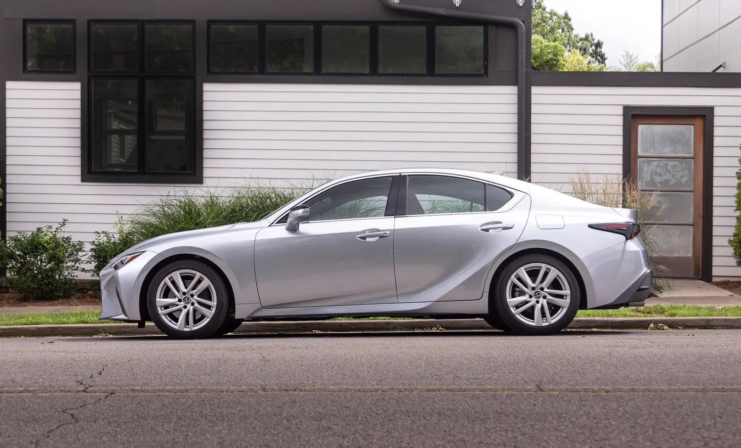 Lexus IS III Рестайлинг 2 — фото 3