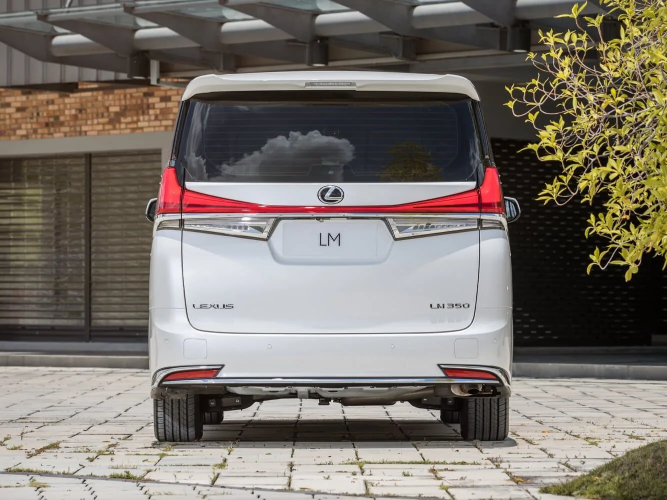Lexus LM I — фото 4