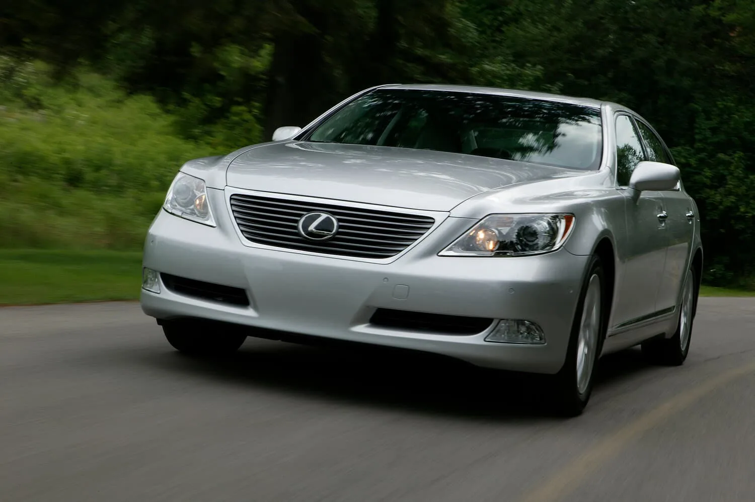Lexus LS IV — фото 2