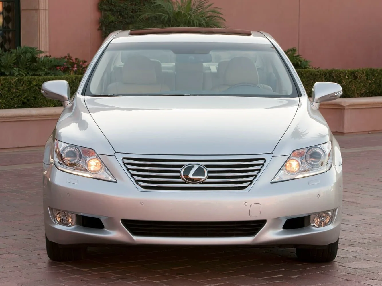 Lexus LS IV Рестайлинг — фото 2