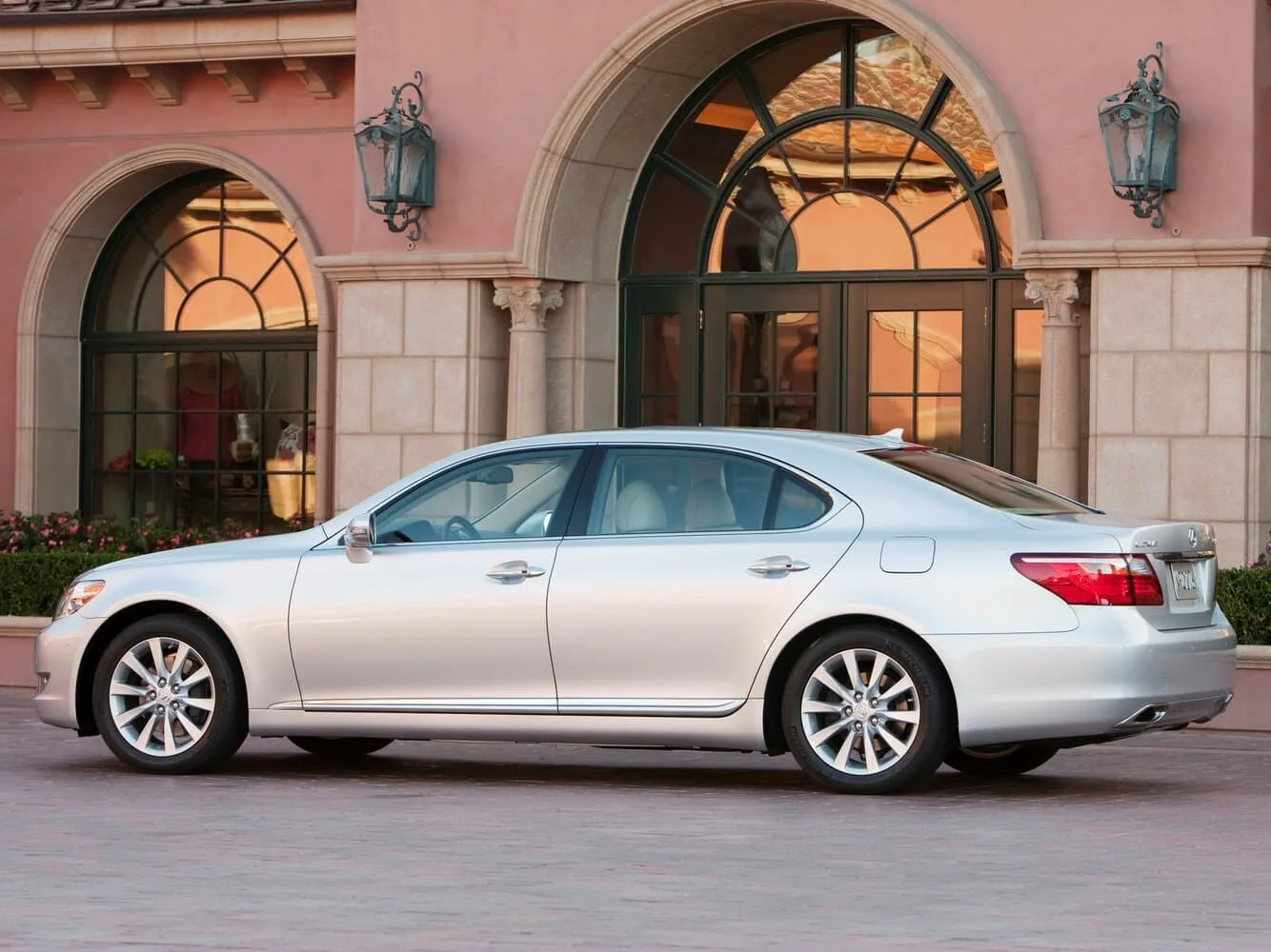 Lexus LS IV Рестайлинг — фото 3