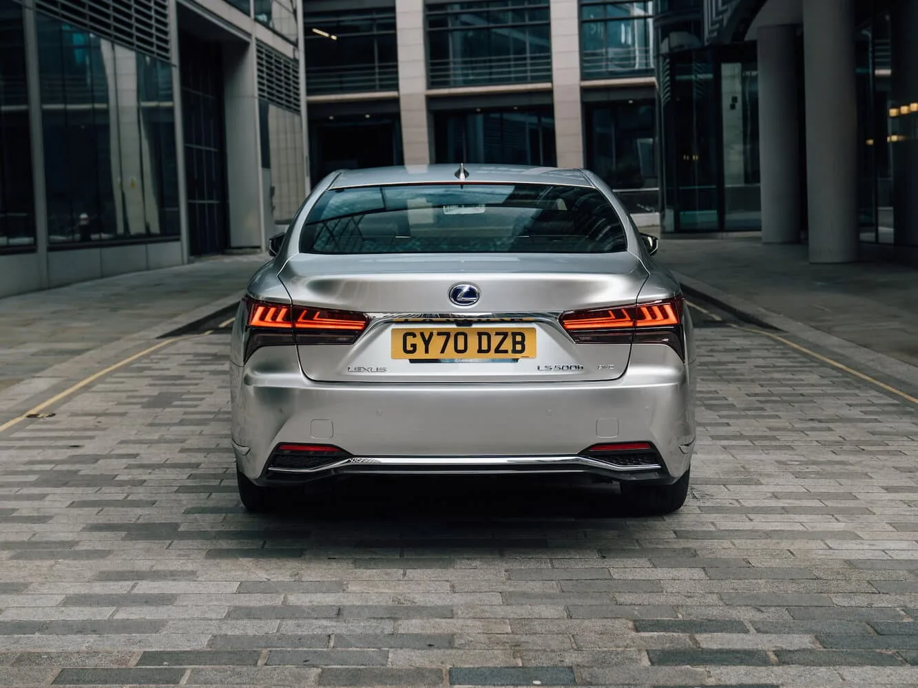 Lexus LS V Рестайлинг — фото 4