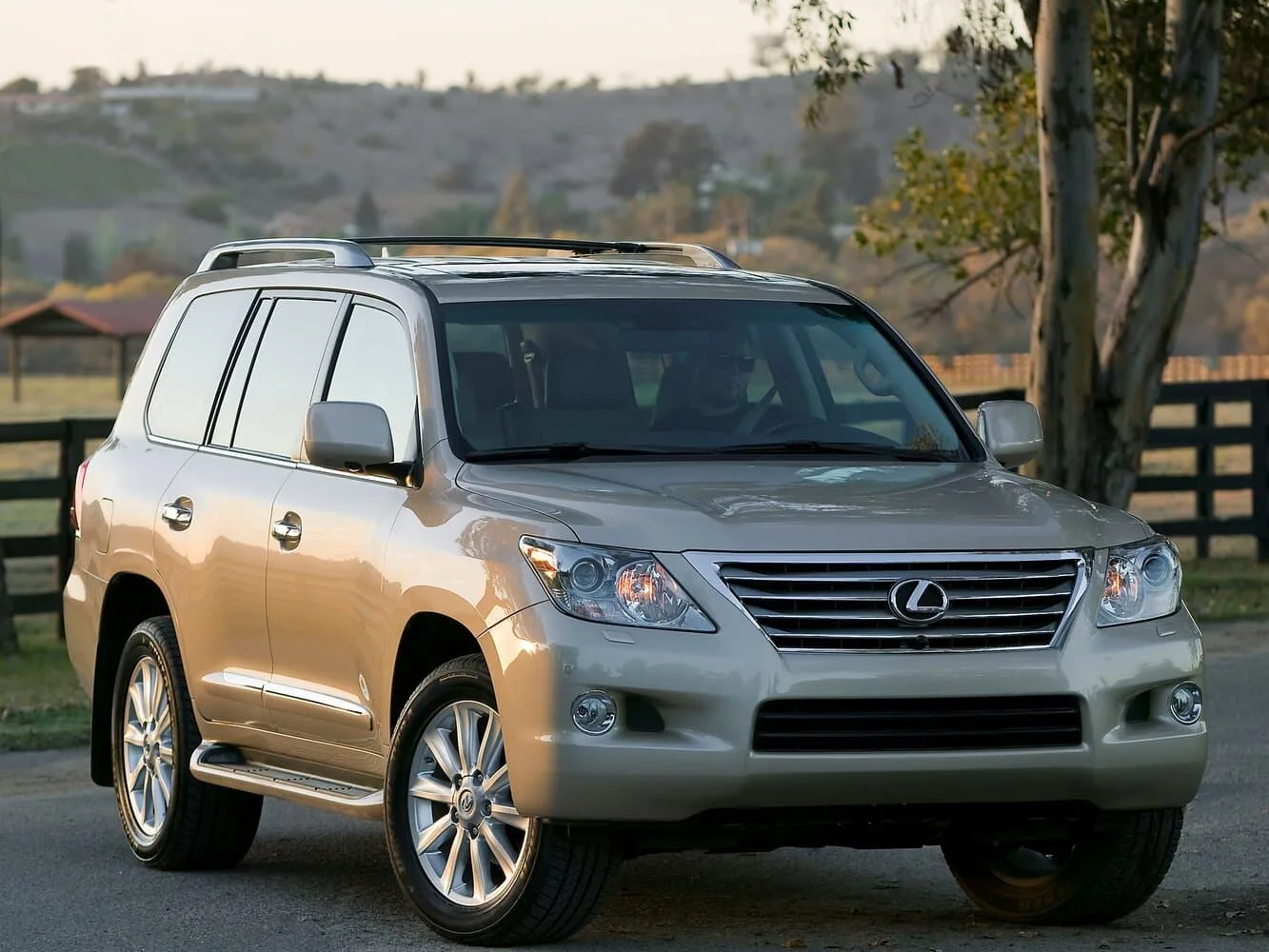 Lexus LX III — фото 2