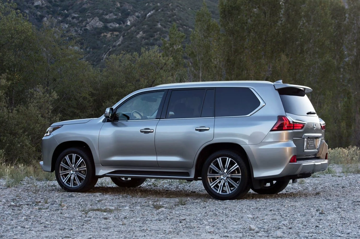 Lexus LX III Рестайлинг 2 — фото 3