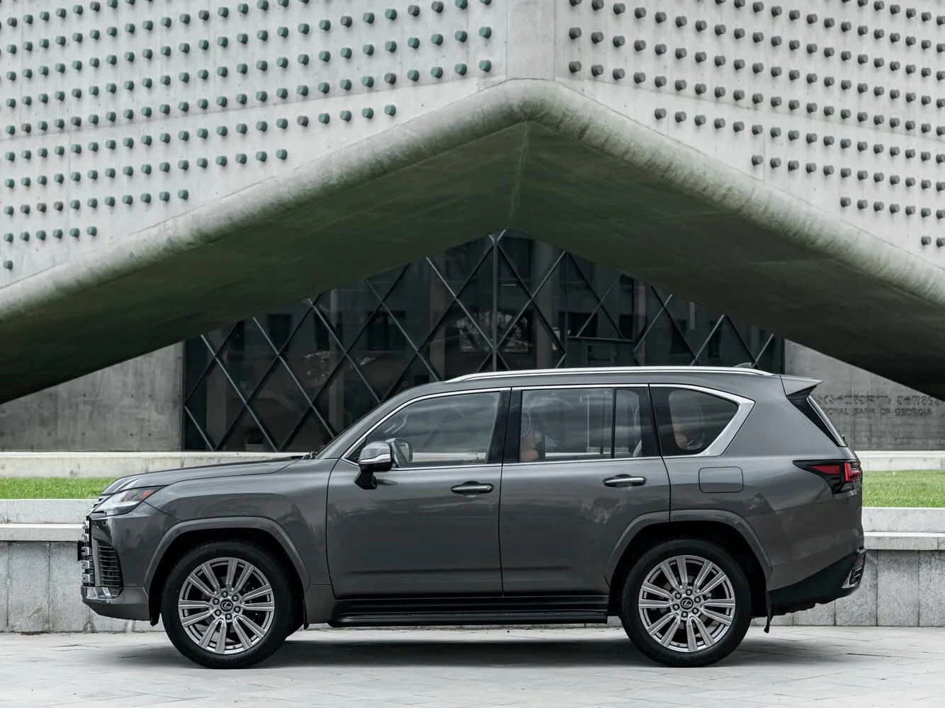 Lexus LX IV — фото 3