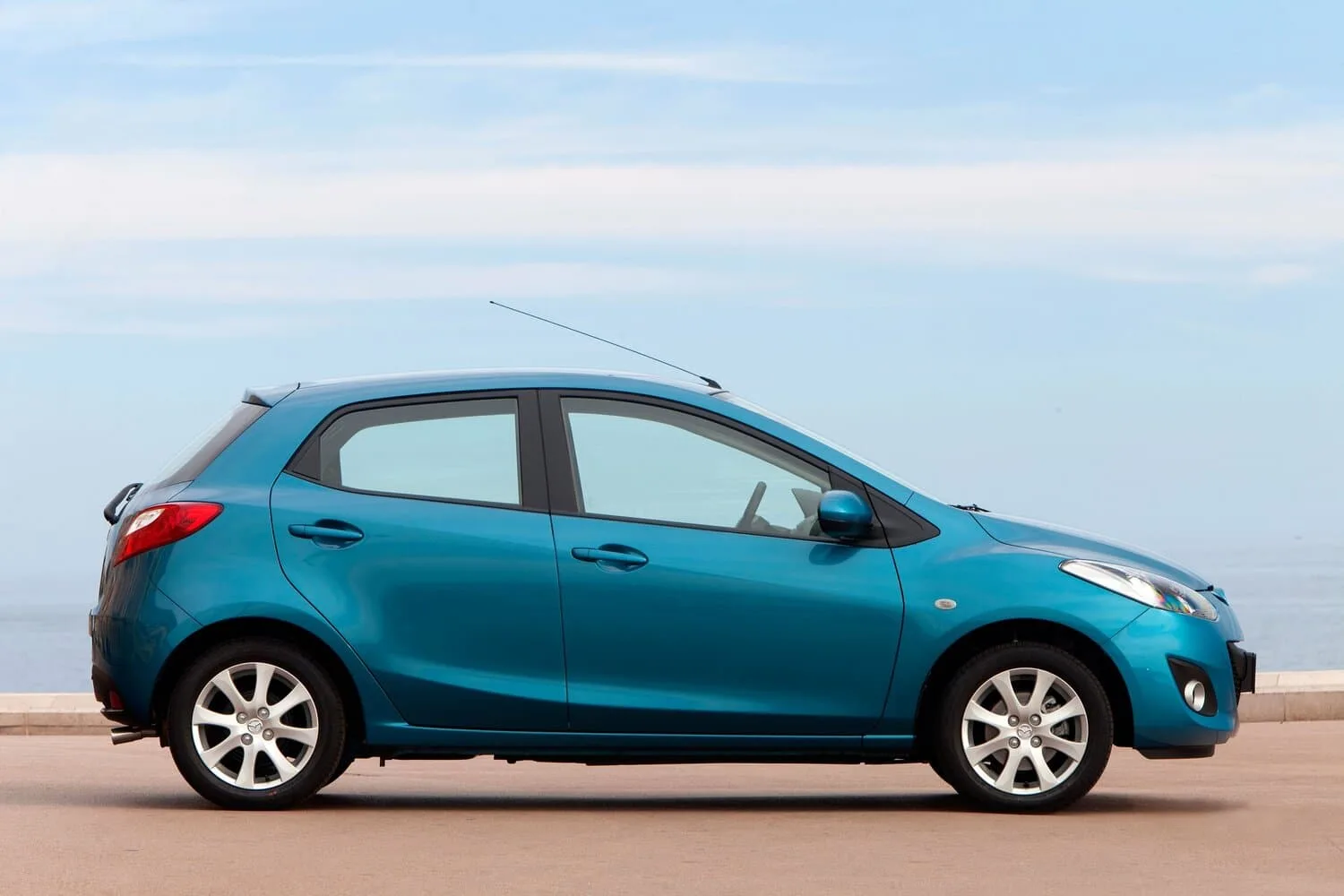 Mazda 2 II Рестайлинг — фото 3