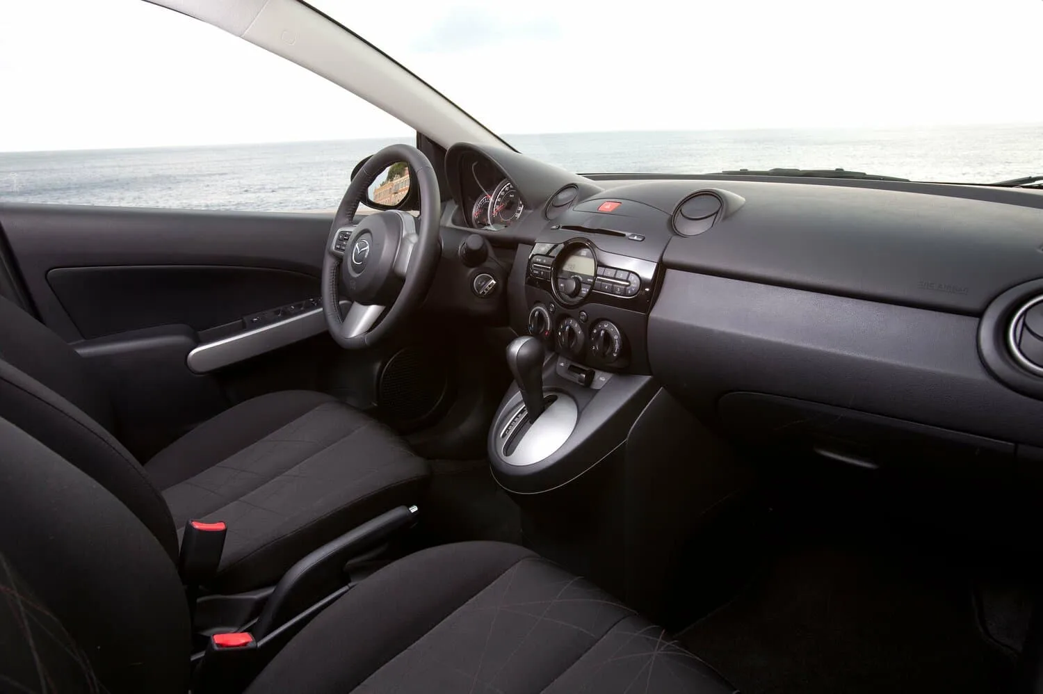Mazda 2 II Рестайлинг — фото 5