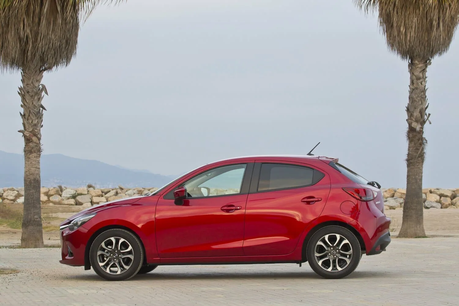 Mazda 2 III — фото 3
