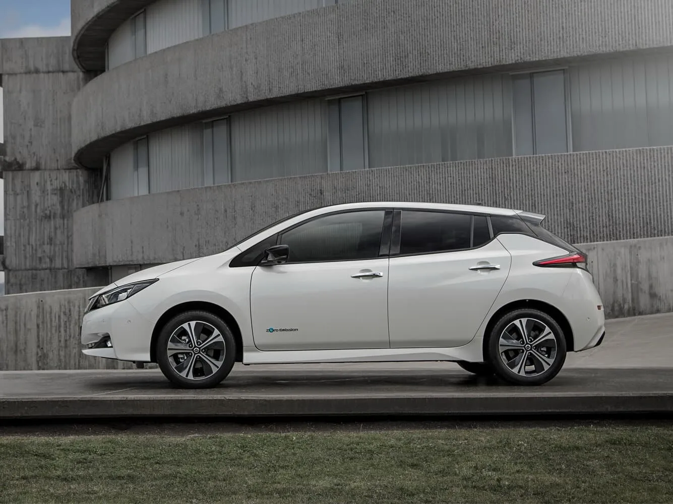 Nissan Leaf II — фото 3