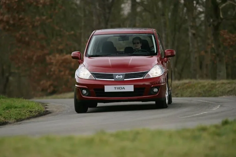 Nissan Tiida I Рестайлинг — фото 2