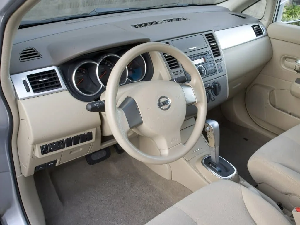 Nissan Versa I — фото 5