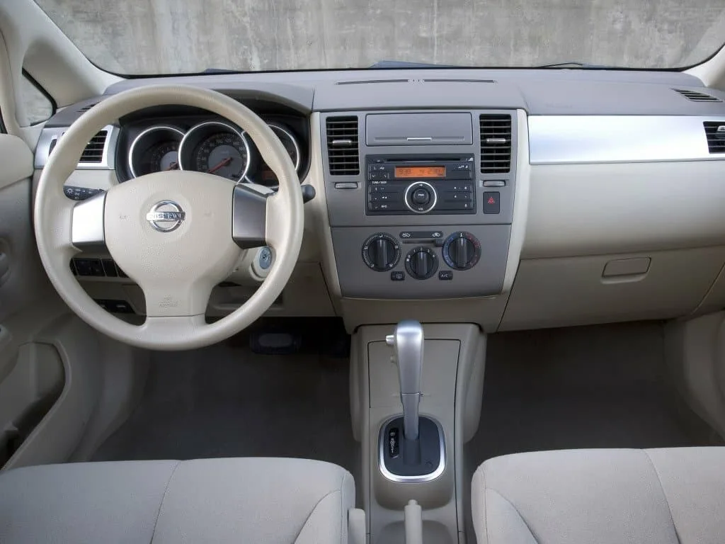 Nissan Versa I — фото 6