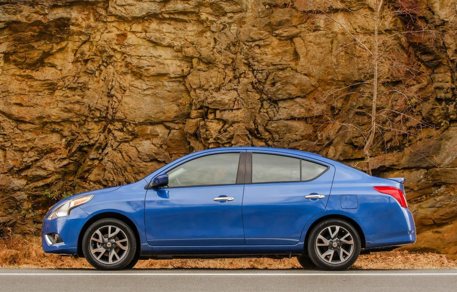 Nissan Versa II Рестайлинг — фото 2
