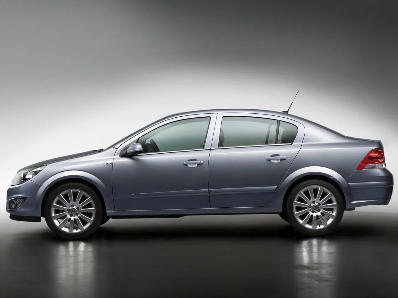Opel Astra H Рестайлинг — фото 3