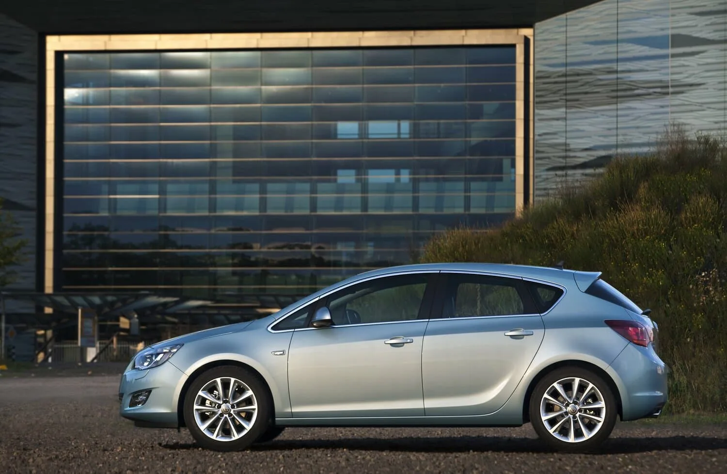 Opel Astra J — фото 3