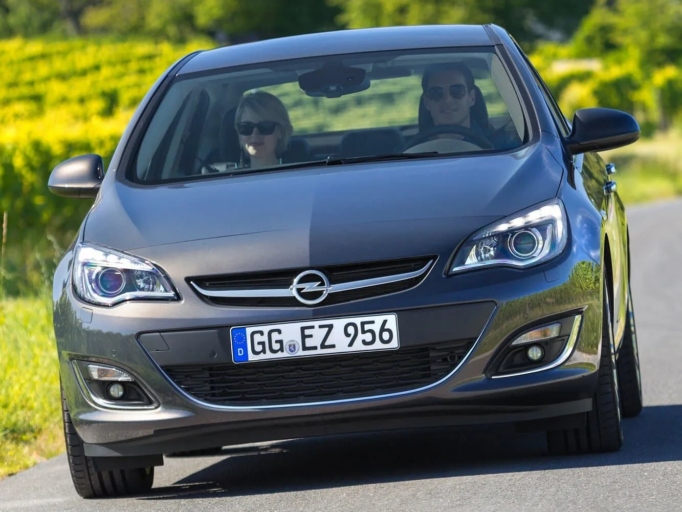 Opel Astra J Рестайлинг — фото 2