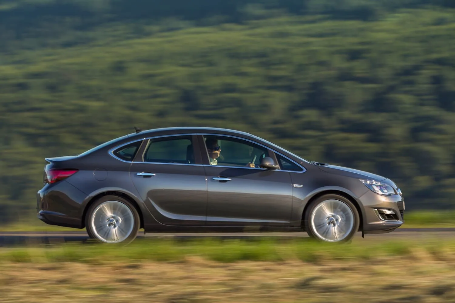 Opel Astra J Рестайлинг — фото 3