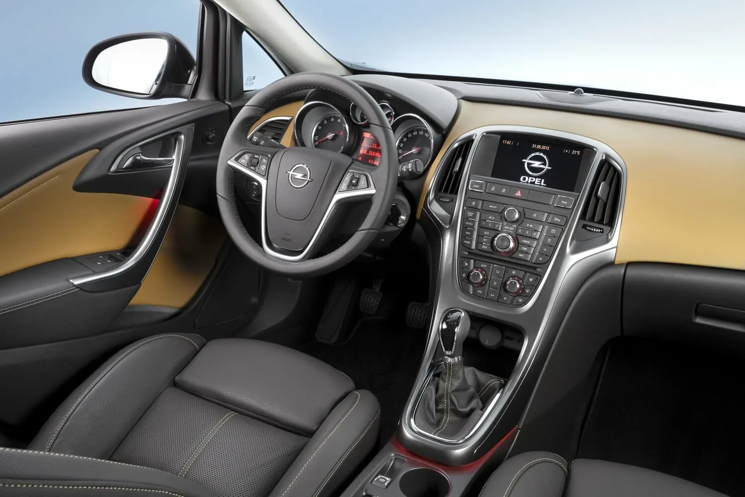 Opel Astra J Рестайлинг — фото 4