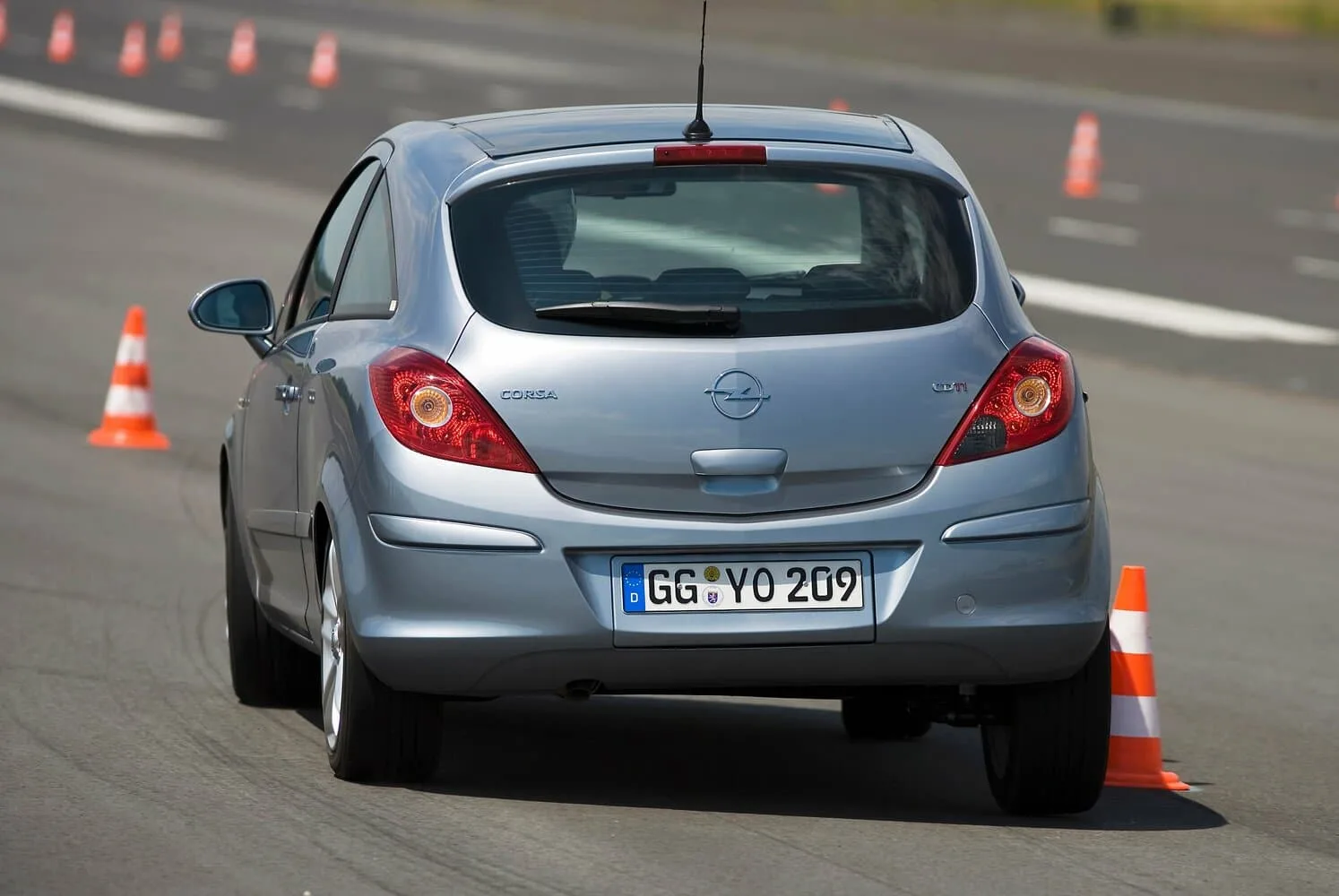Opel Corsa D — фото 4