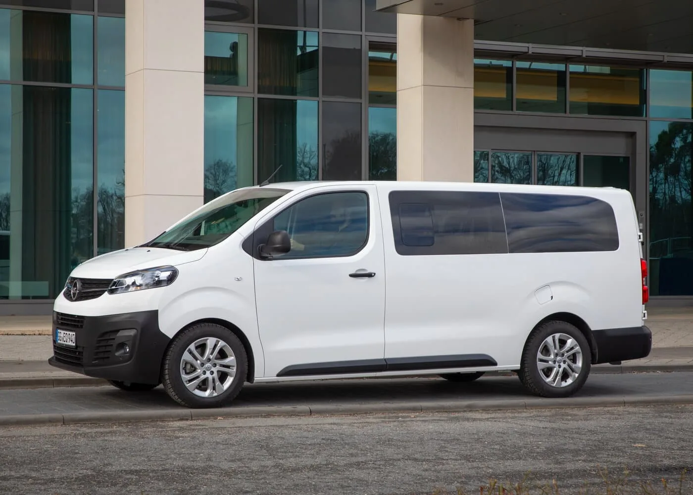 Opel Vivaro C — фото 2