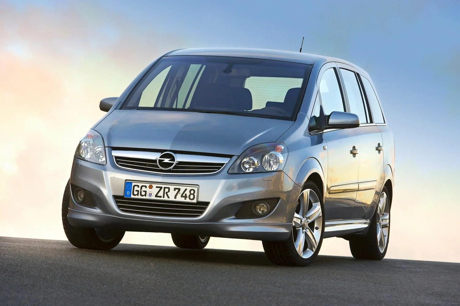 Opel Zafira B Рестайлинг — фото 2