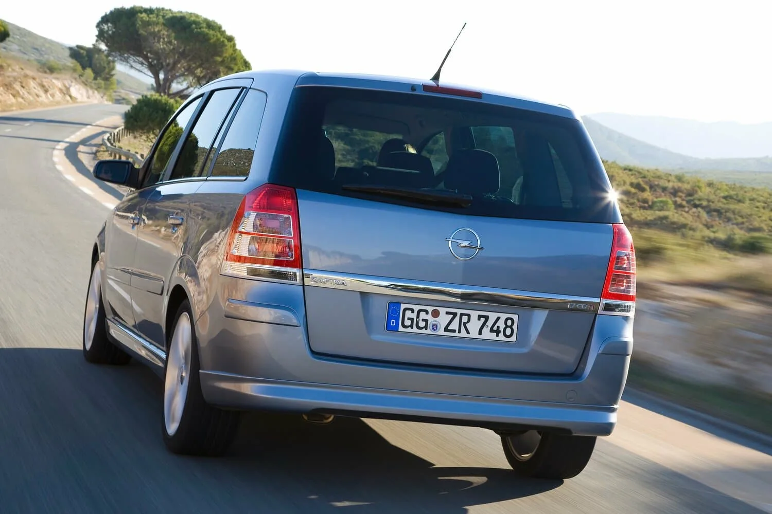 Opel Zafira B Рестайлинг — фото 4