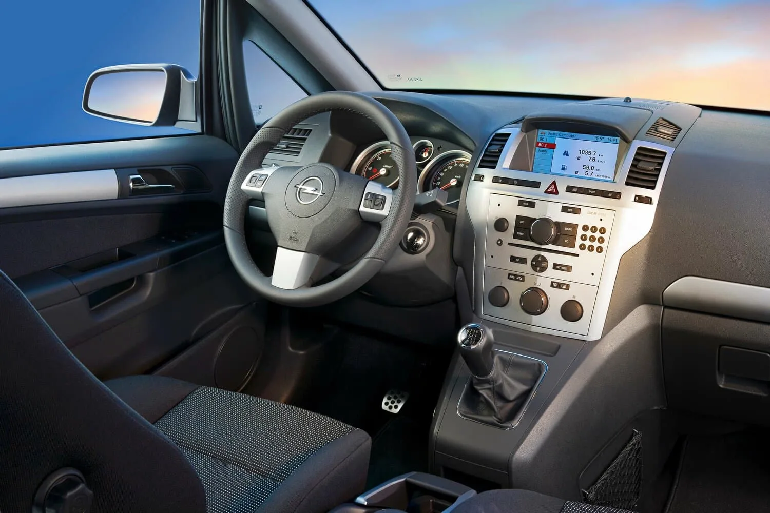 Opel Zafira B Рестайлинг — фото 5