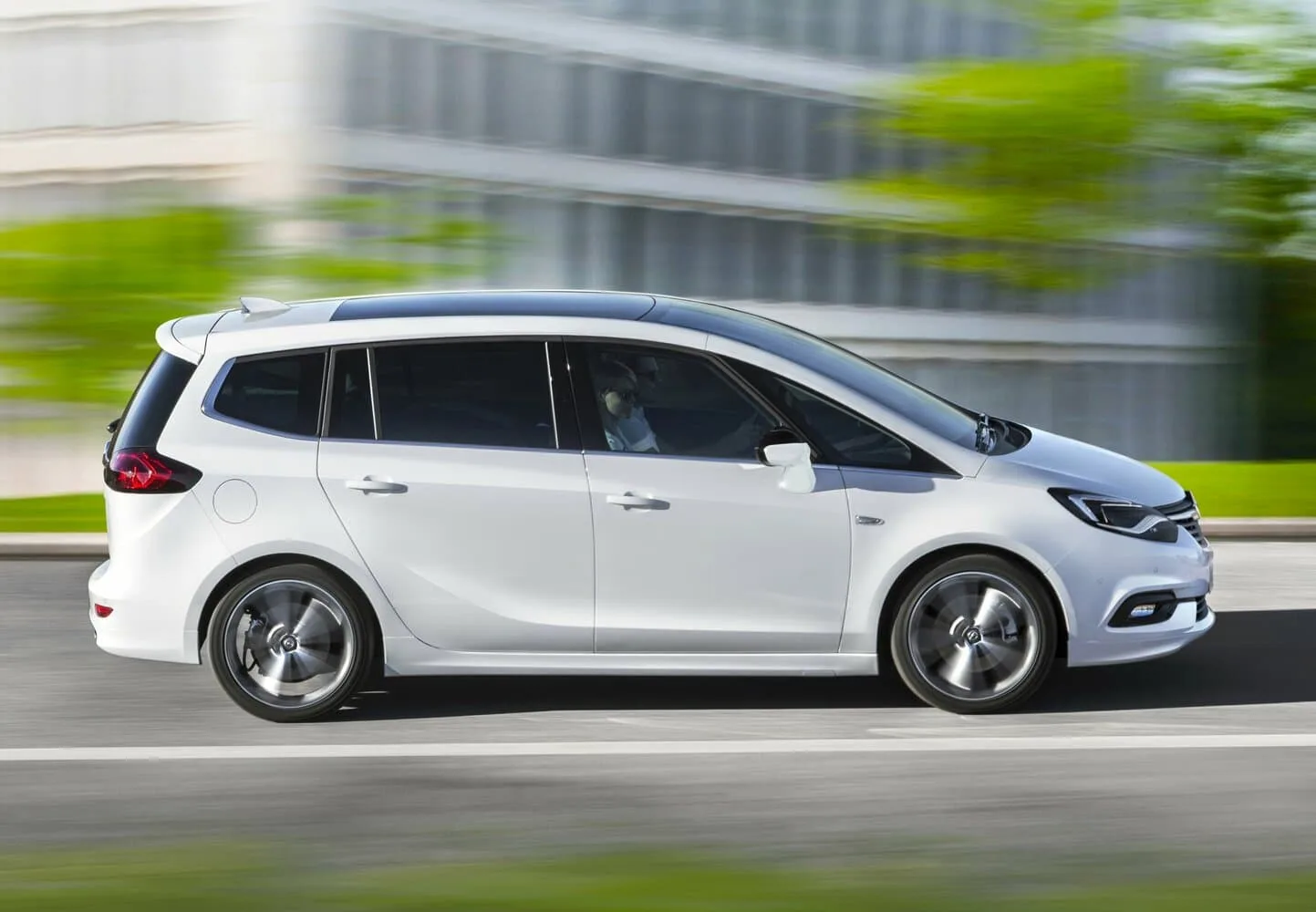 Opel Zafira C Рестайлинг — фото 3