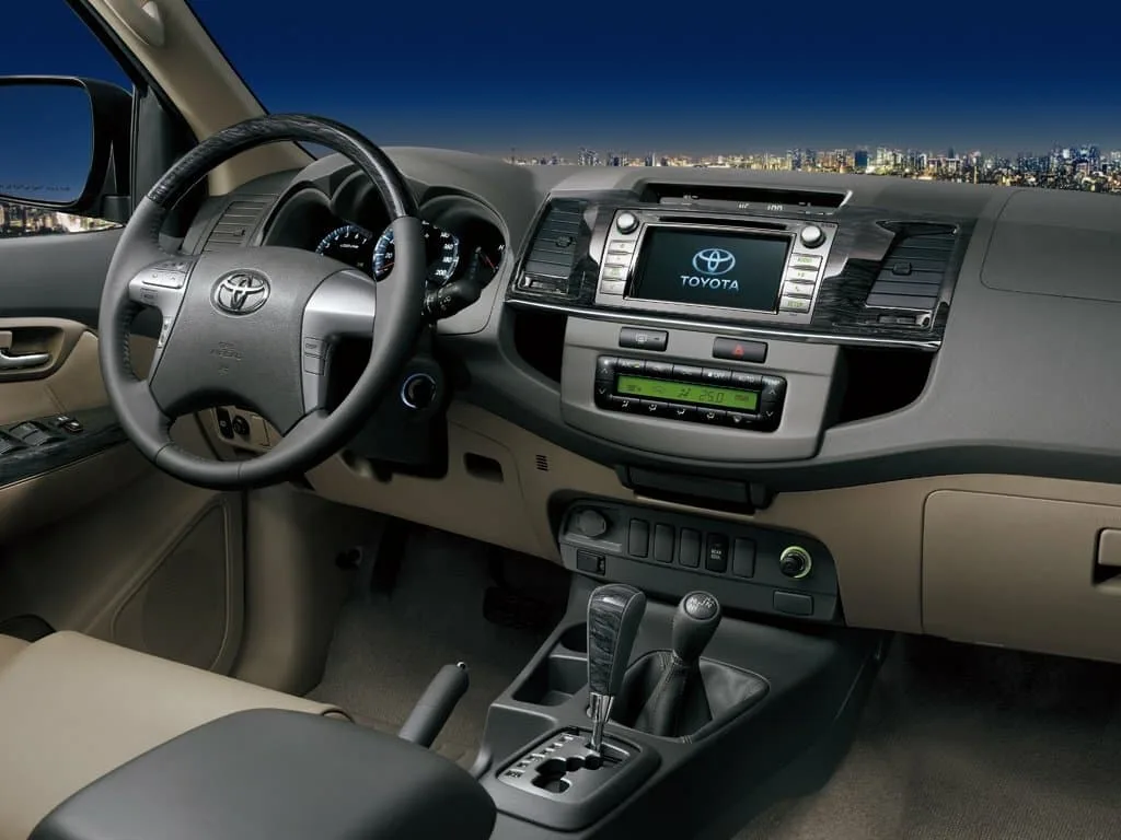 Toyota Fortuner I — фото 2