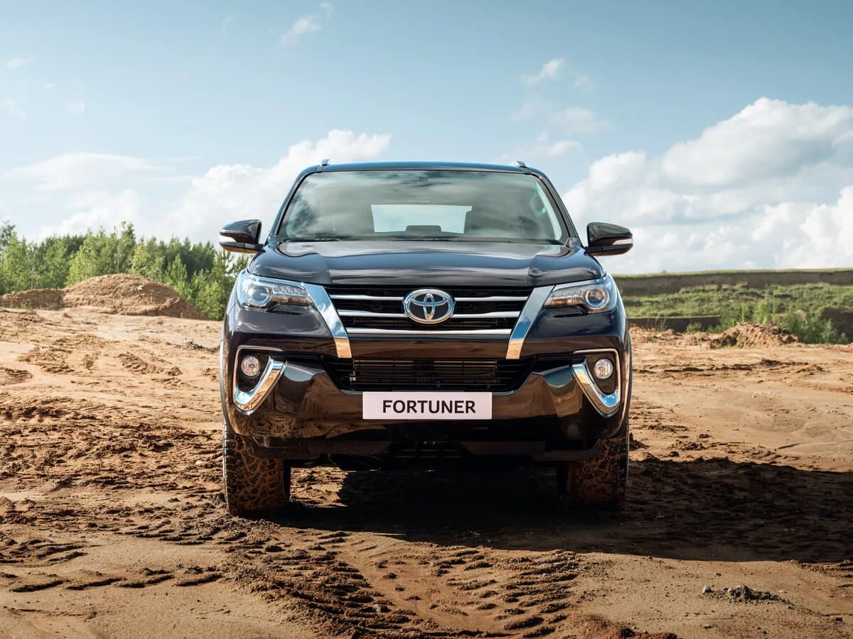 Toyota Fortuner II — фото 2
