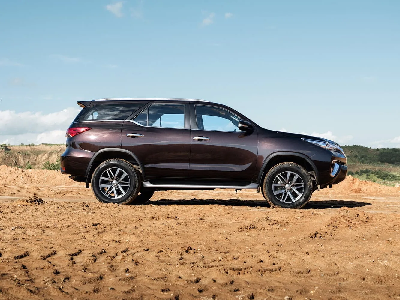 Toyota Fortuner II — фото 3
