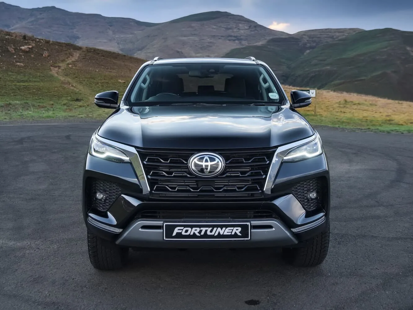 Toyota Fortuner II Рестайлинг — фото 2
