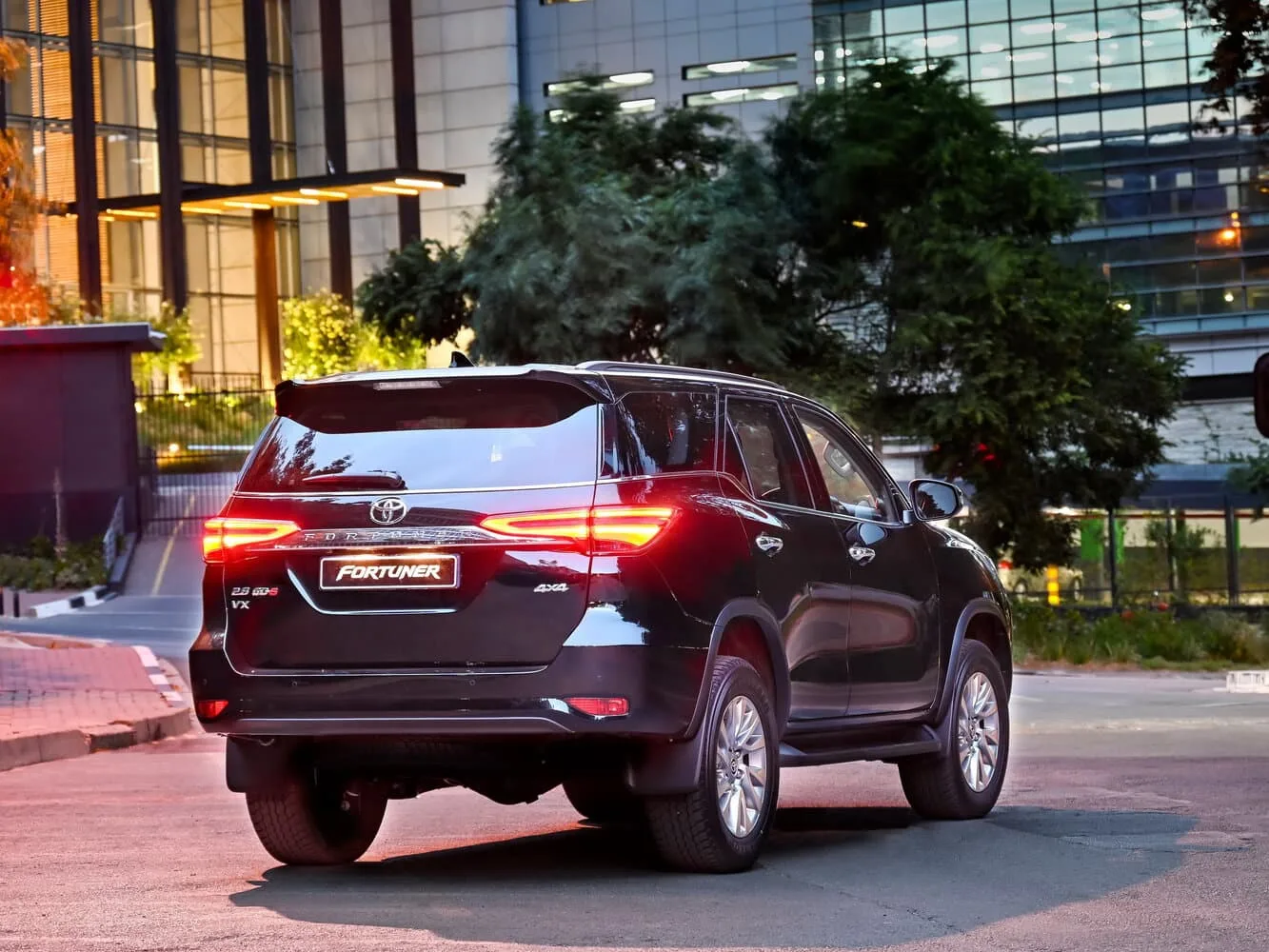 Toyota Fortuner II Рестайлинг — фото 4
